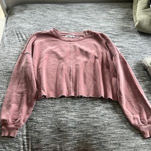 selling bc i don’t wear. size Large, cropped hoodie. very good condition.